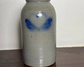 170 beaumontpotterystonewarejarwithblue