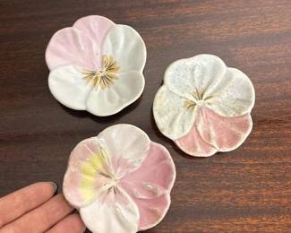 027 triooffloralpetalshapedceramictrin
