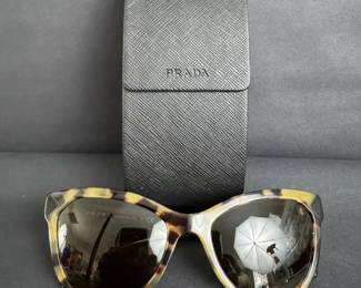 Authentic Prada SPR 21S Tortoiseshell Oversized Sunglasses w Case Made in Italy
