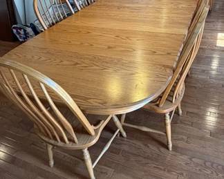 Amish Wood Table with 3 Leafs 8 Chairs