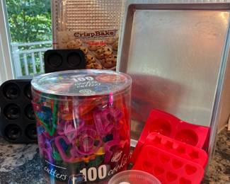 Cookie Cutters, Molds, Frosting Tips & Baking Sheets