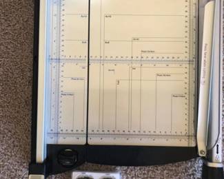 Guillotine-Style Photo Paper Trimmer with Guides