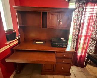 Desk hutch