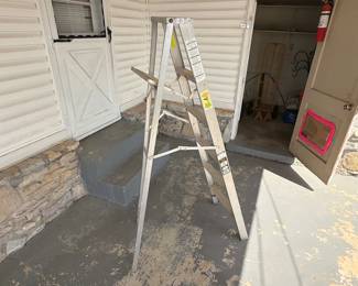 6FT ALUMINUM LADDER