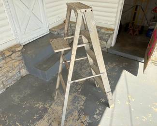 4.5FT LADDER