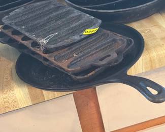 CAST IRON CORNBREAD PANS