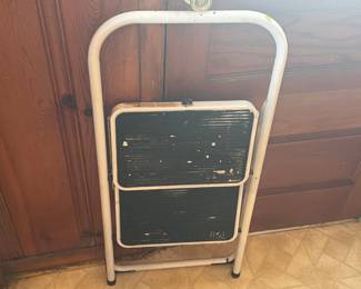STEP LADDER