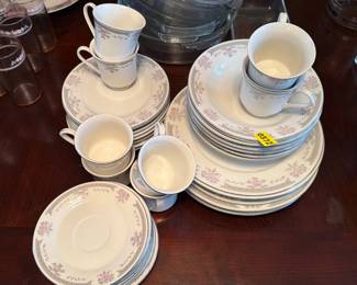 DYNASTY FINE CHINA DISHES
