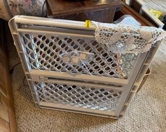 BABY SAFETY GATE