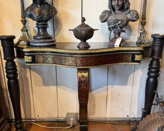 Demi lune table