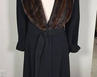 Classic Ralph Lauren Black Wool Coat w Fur Collar