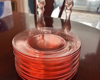 Set of 12 pink depression glass 12-in plates