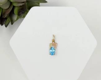 15 10KBlackHillsGoldBlueStonePendant79g