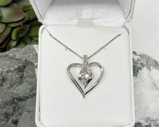94 SterlingSilverHeartShapedDiamondPendantNecklace446g