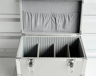 17 AluminumCameraFlightCasewithPaddedDividers
