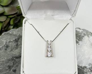 78 SterlingSilverFourStoneCZDiamondPendantNecklace325g