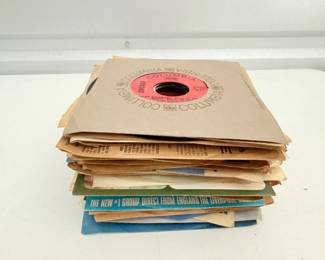 33 1960s45rpmVinylSinglesAssortment