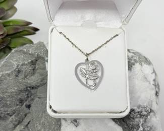 66 SterlingSilverHeartRoseReliefPendantNecklace352g