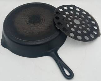 Griswold Skillet and Trivet