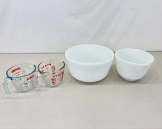 Lot of Vintage Pyrex Measuring Cups and Mixing Bowls