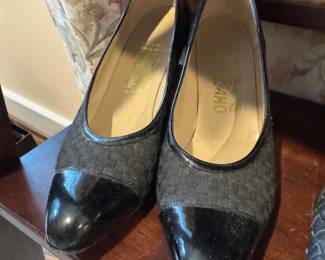 Women's Vintage Slavatore Ferragamo Black Patent Leather Toe Pumps Size 7 