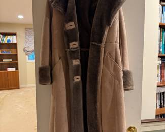 Women's Vintage Sawyer Supreme Quality Featherweight Shearling Overcoat Size 10