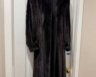 Women's Full-Length Mink Fur Coat Size L