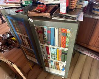  BOOKSHELF/CABINET & CONTENTS