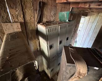 6 DOOR LOCKER