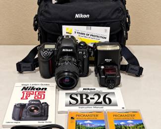 e Nikon F5 Professional Camera Kit with Nikon SB26 Speedlight and 105mm AF Micro Nikkor Lens