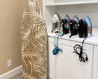 b 4Iron Collection with Ironing Board