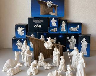 h 14Piece Avon Nativity Collectibles Porcelain Figurine Set