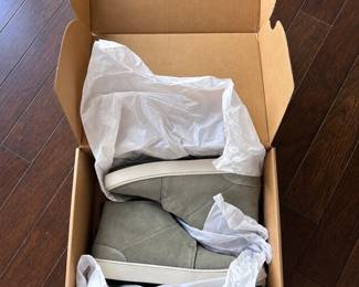 c New in Box L.L.Bean Womens Genuine Leather MidTop Shoes Size 10 Medium
