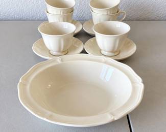 hk Wedgwood and Barlaston 11Piece Tea Set with Casserole Dish