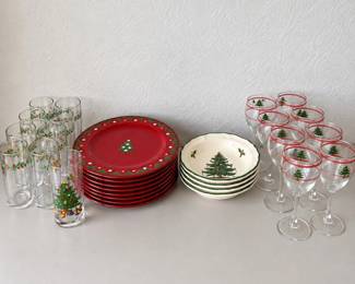 h Assortment of Christmas Dinnerware Set