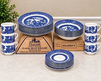 hk Churchill of England Classic Blue Willow Dinnerware Set