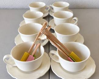 hk William Sonoma 18Piece Classic White Tea Set