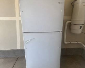 g WINIA Garage RefrigeratorFreezer 67 Tall Good Working Condition