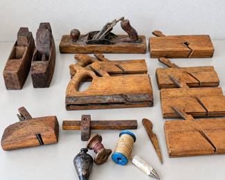 v Assortment of Vintage Wooden Planes and Woodworking Tools