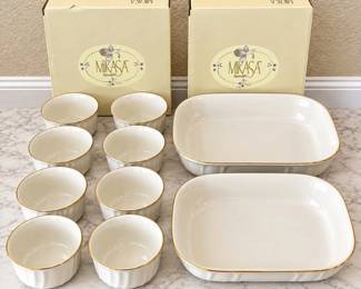 hk Assortment of Mikasa Ultra Cream Bake Serve Bakeware Set