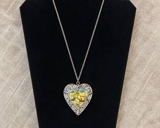 j Sterling Silver Filigree Heart Pendant Necklace with HandPainted Scene 5g