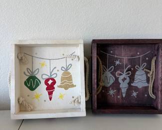 h Set of 2 ChristmasThemed wooden Decorative trays