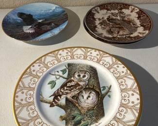 lk Assorted Birds Collector Plates Set Featuring Detailed Owl, Peacock, and Eagle Designs