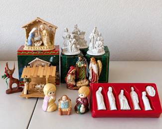 h Nativity Set with Scene and Reindeer Figurine