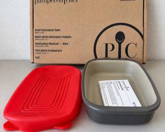 lk Pampered Chef Small Rectangular Baker with Red Silicone Lid