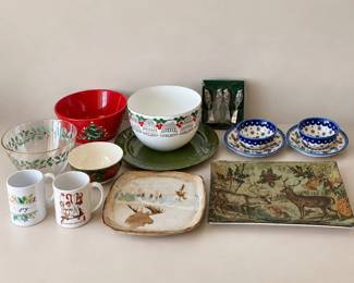 h Holiday Themed Glassware and Dinnerware AssortmentHoliday Themed Glassware and Dinnerware Assortment