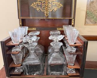 LIQUEUR DECANTER SET IN WOODEN BOX