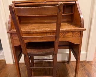 CHILDS OAK DESK