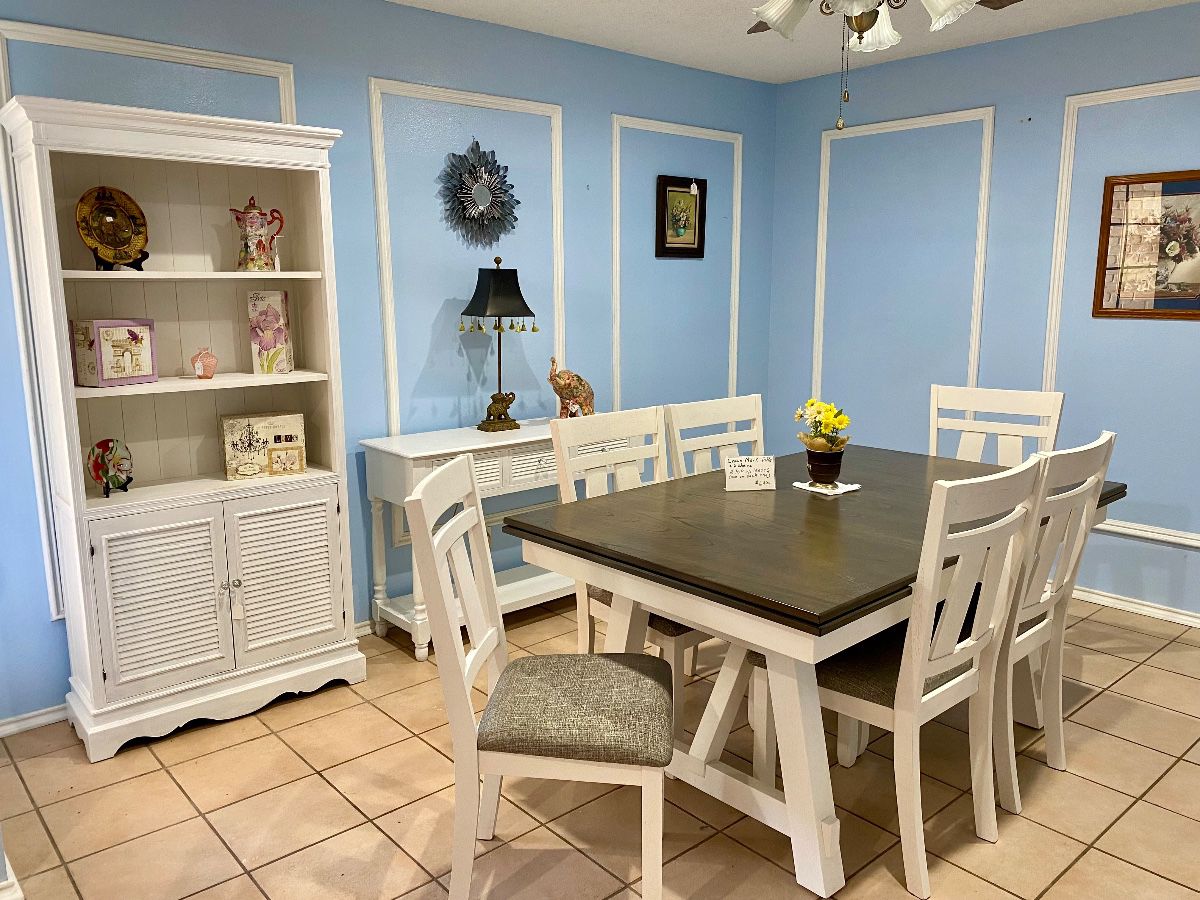 dining room, all nice small-size pieces and in great conidition