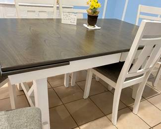 Crown Mark table with two pull out ends and 6 chairs